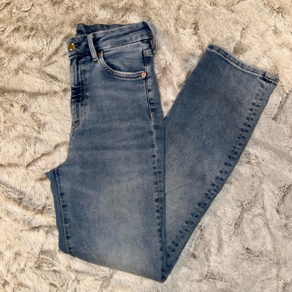 Size 4 stretchy Slim Jean